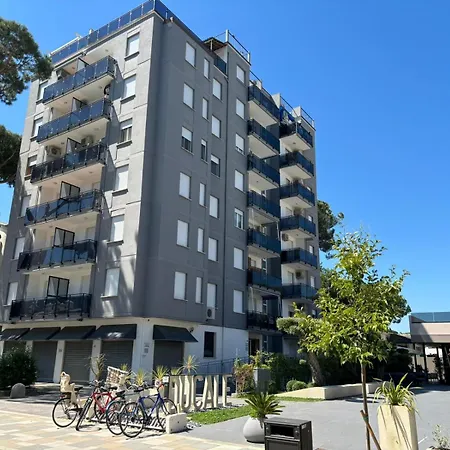 Guesthost - Flat A Due Passi Dalla Apartament *