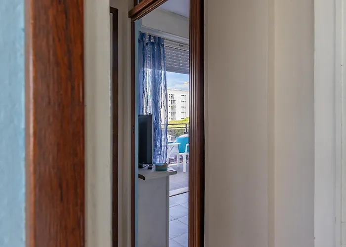 Guesthost - Flat A Due Passi Dalla Llido Degli Estensi