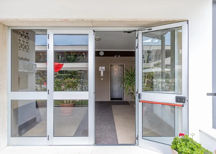 Guesthost - Flat A Due Passi Dalla Apartament *