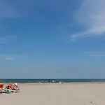 Guesthost - Flat A Due Passi Dalla Lägenhet Llido Degli Estensi