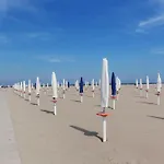 Guesthost - Flat A Due Passi Dalla Lägenhet Llido Degli Estensi