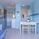 Lägenhet Guesthost - Flat A Due Passi Dalla Llido Degli Estensi