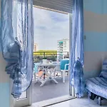Guesthost - Flat A Due Passi Dalla Apartman