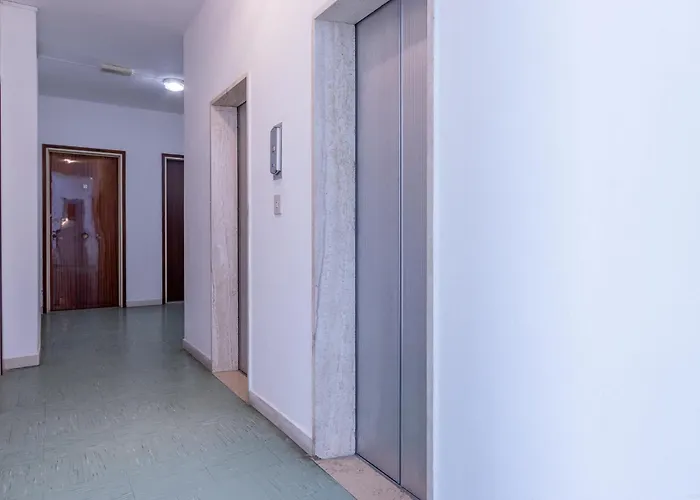 Guesthost - Flat A Due Passi Dalla شقة